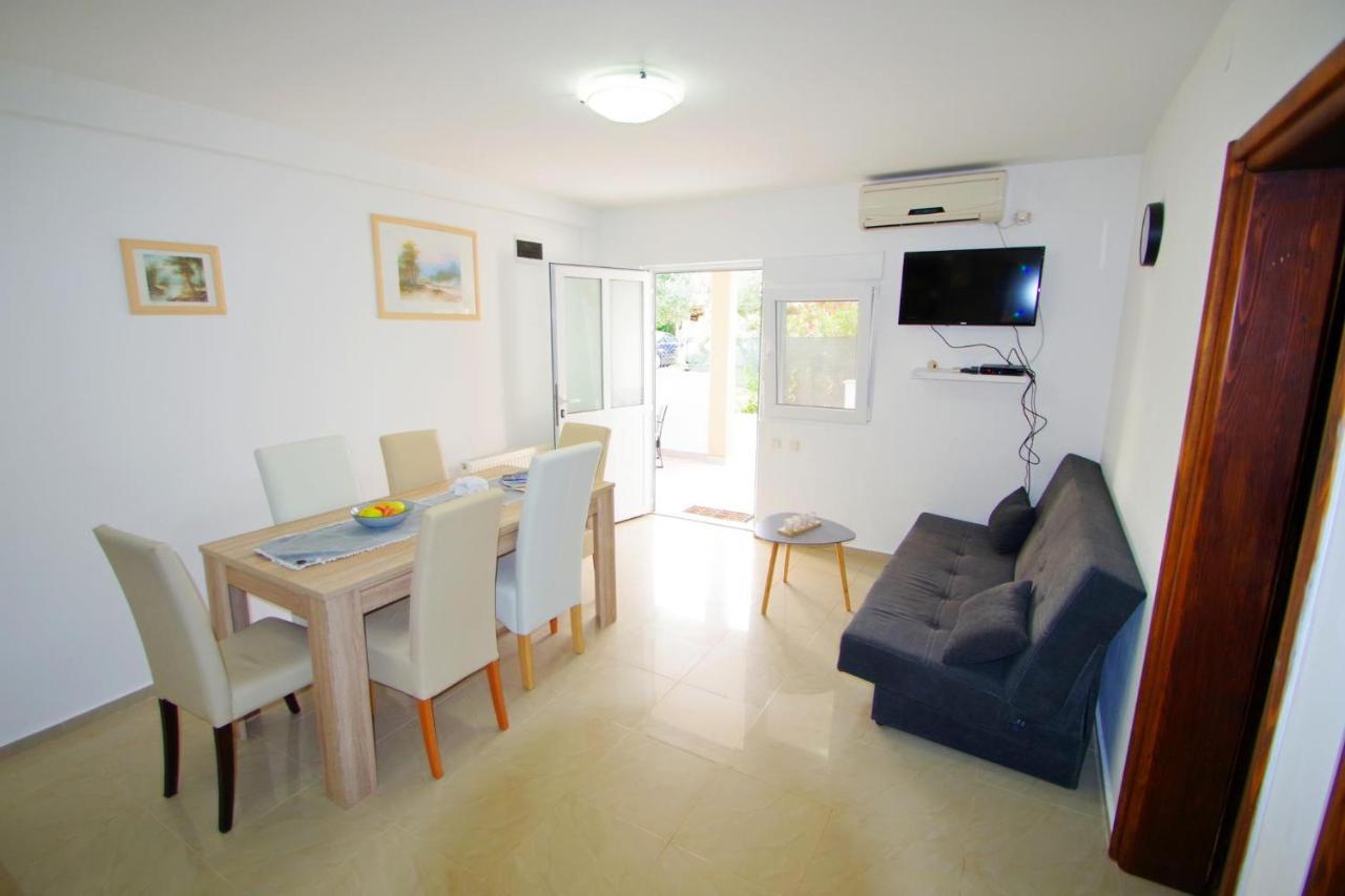Apartment Pineta In Village Valbandon Exterior foto